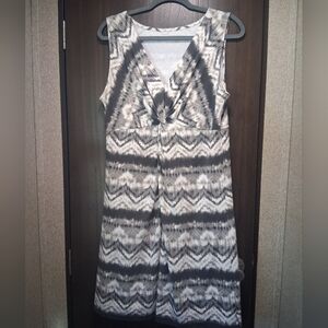 Eddie Bauer Dress Size Large V Neck Gray & White Tie The Knot Abstract Print